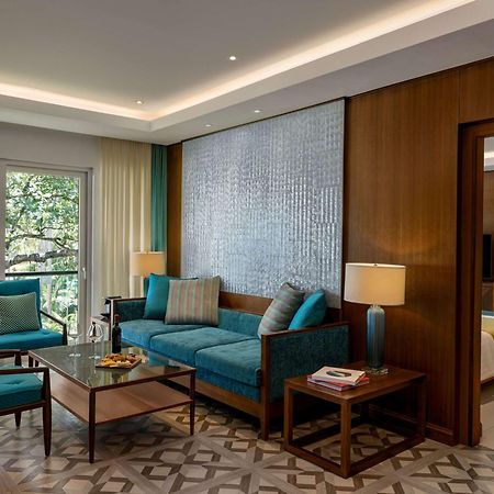 Movenpick Resort & Spa Boracay Yapak Ngoại thất bức ảnh A suite at the Taj Bengal