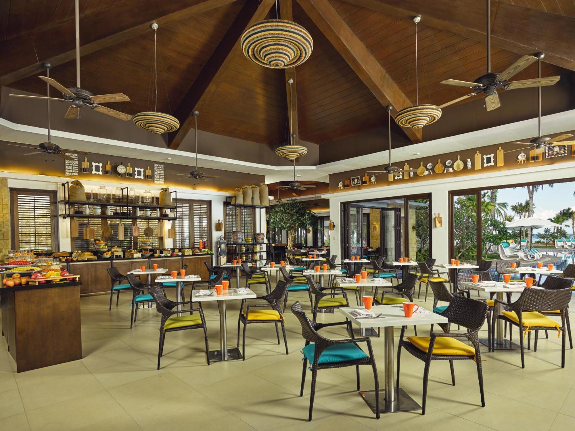 Movenpick Resort & Spa Boracay Yapak Ngoại thất bức ảnh The Beach Club
