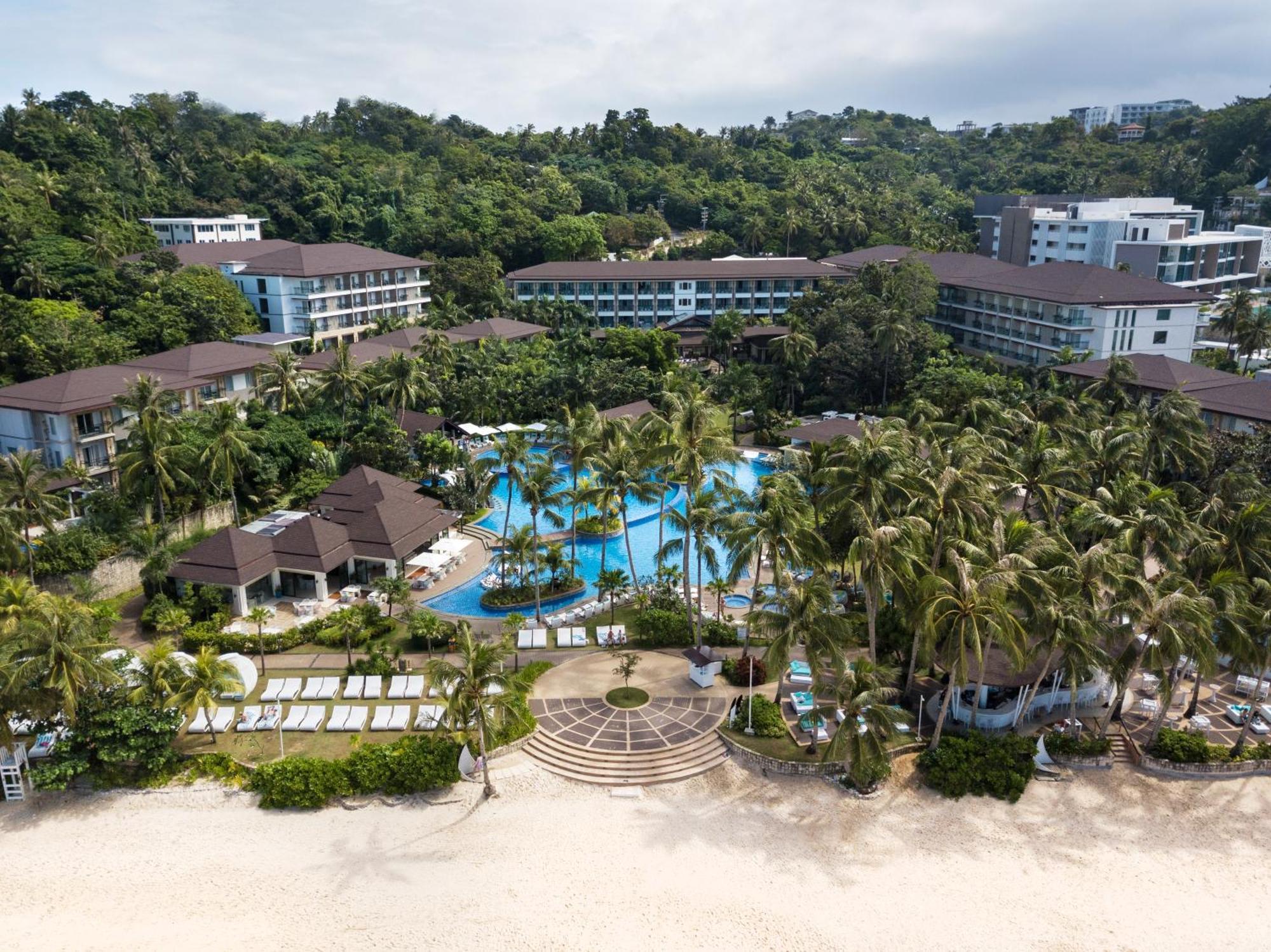 Movenpick Resort & Spa Boracay Yapak Ngoại thất bức ảnh The resort's main pool