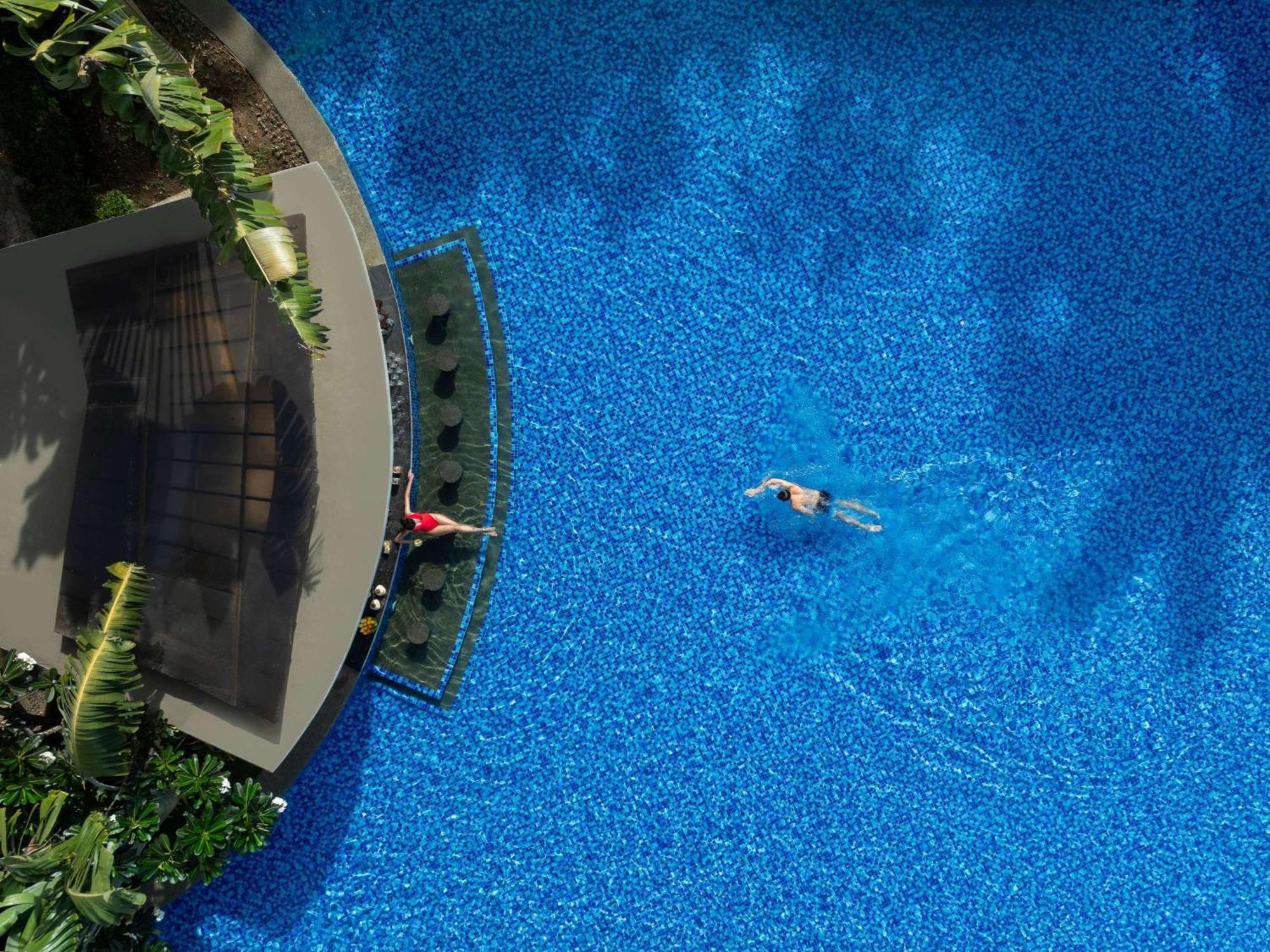 Movenpick Resort & Spa Boracay Yapak Ngoại thất bức ảnh Aerial view of the pool