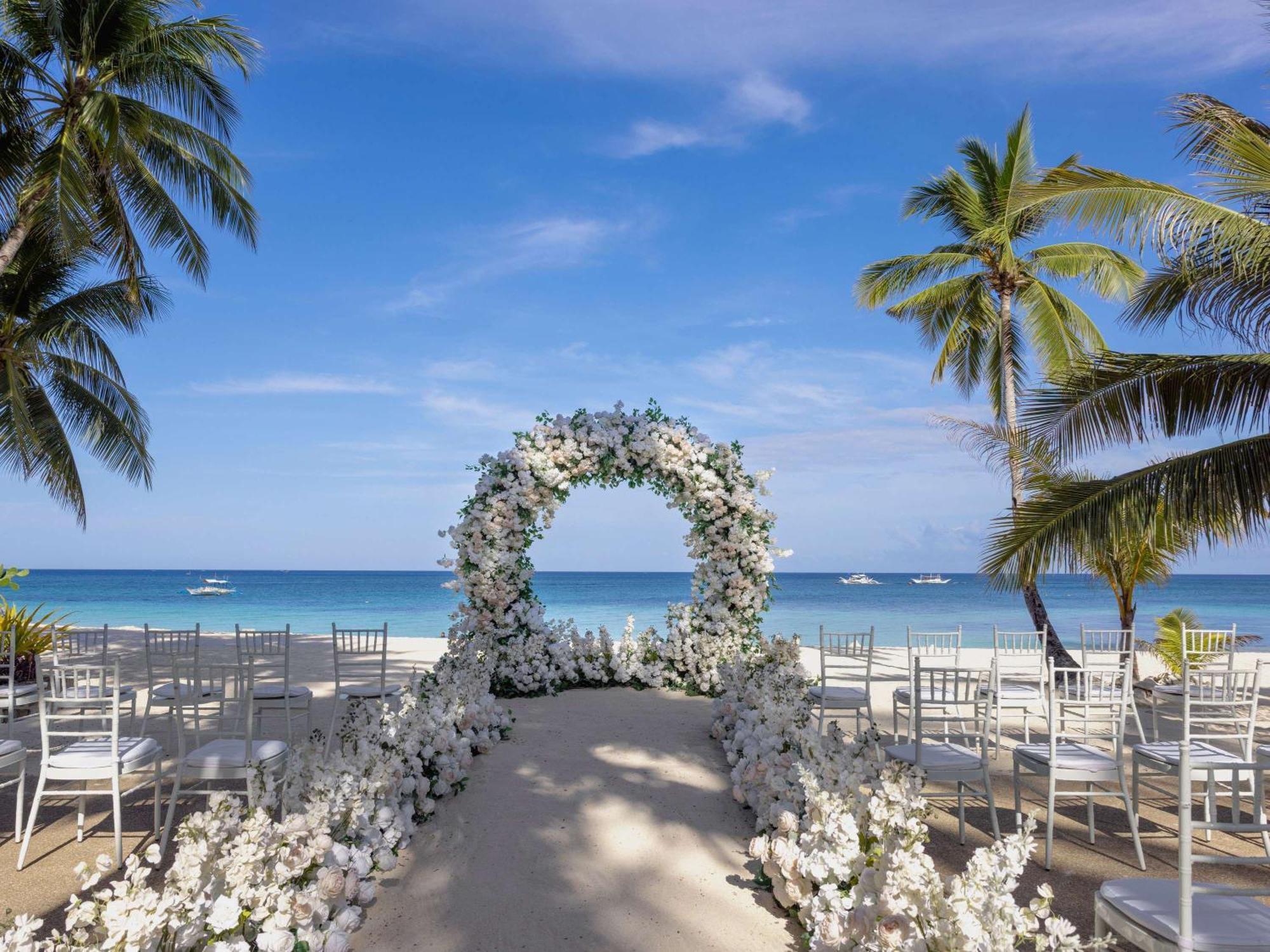 Movenpick Resort & Spa Boracay Yapak Ngoại thất bức ảnh A beach wedding in Cancun, Mexico