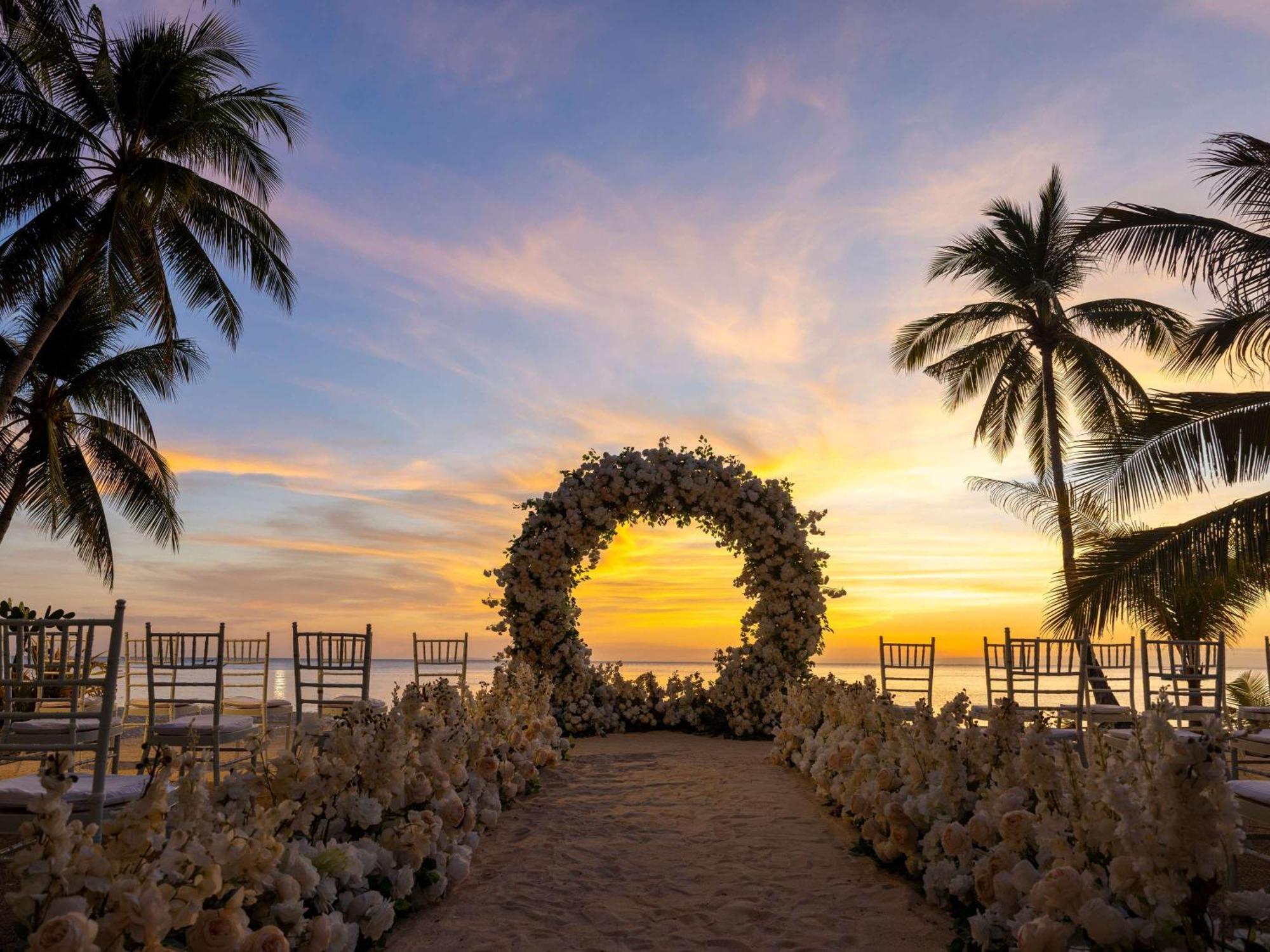 Movenpick Resort & Spa Boracay Yapak Ngoại thất bức ảnh Sunset at the beach