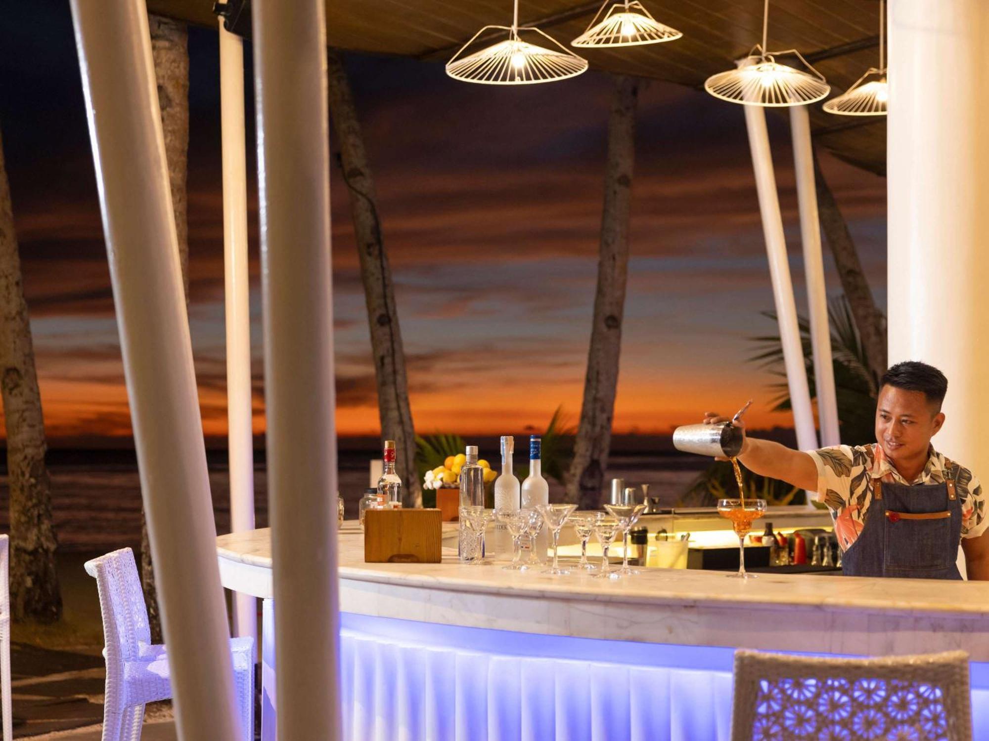 Movenpick Resort & Spa Boracay Yapak Ngoại thất bức ảnh Sunset Bar
