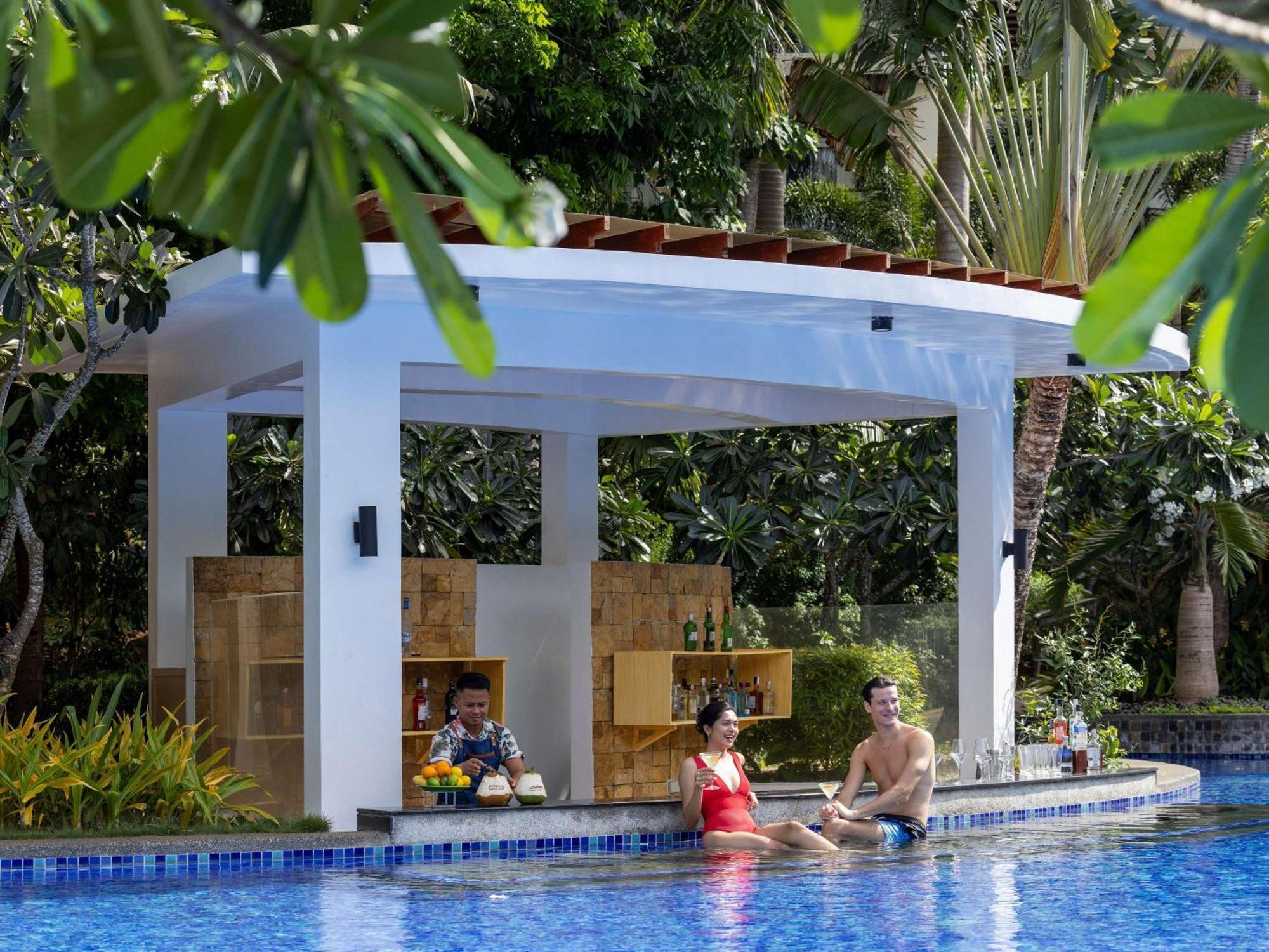 Movenpick Resort & Spa Boracay Yapak Ngoại thất bức ảnh The swimming pool at the resort