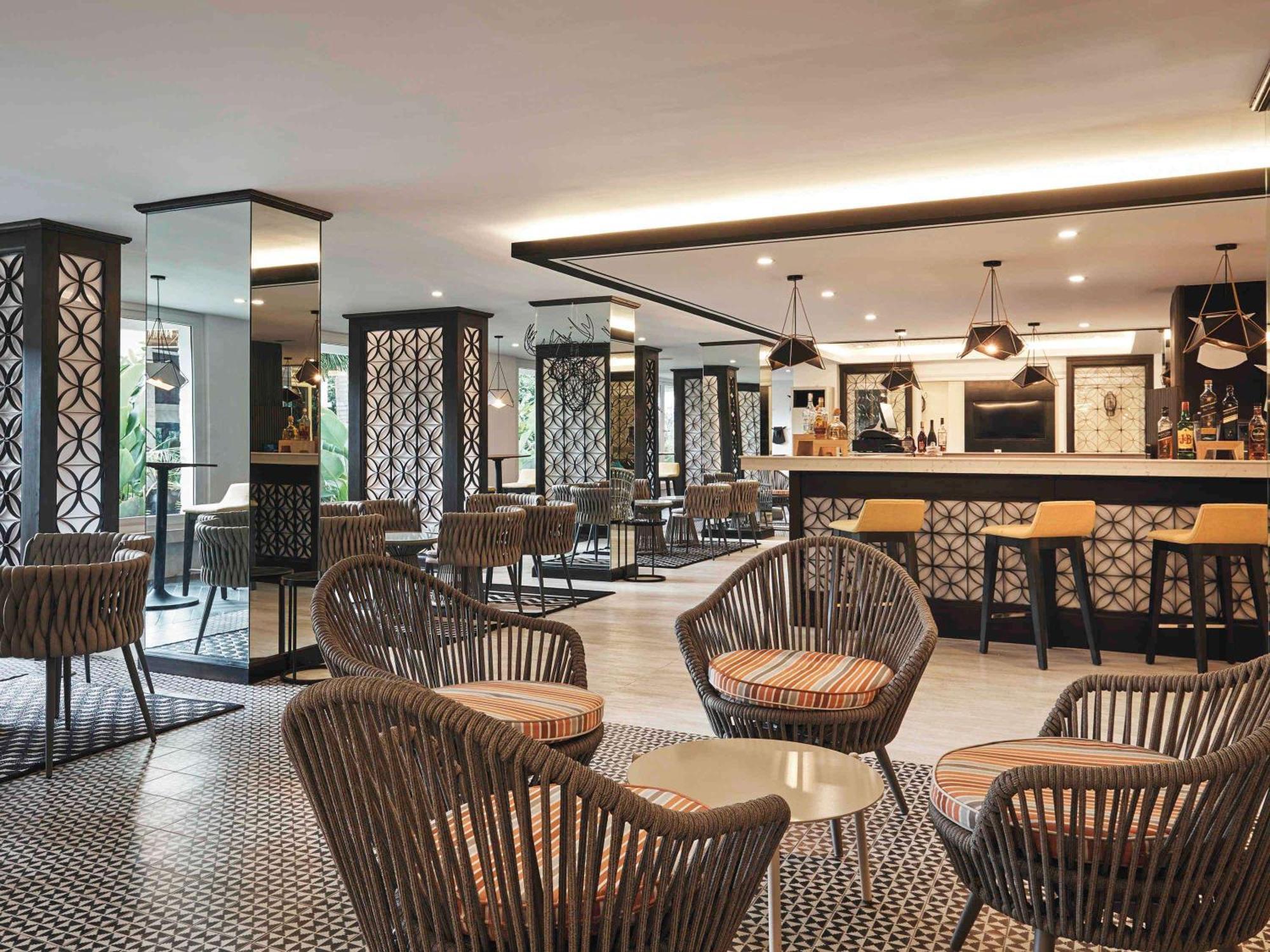 Movenpick Resort & Spa Boracay Yapak Ngoại thất bức ảnh The lounge at the airport